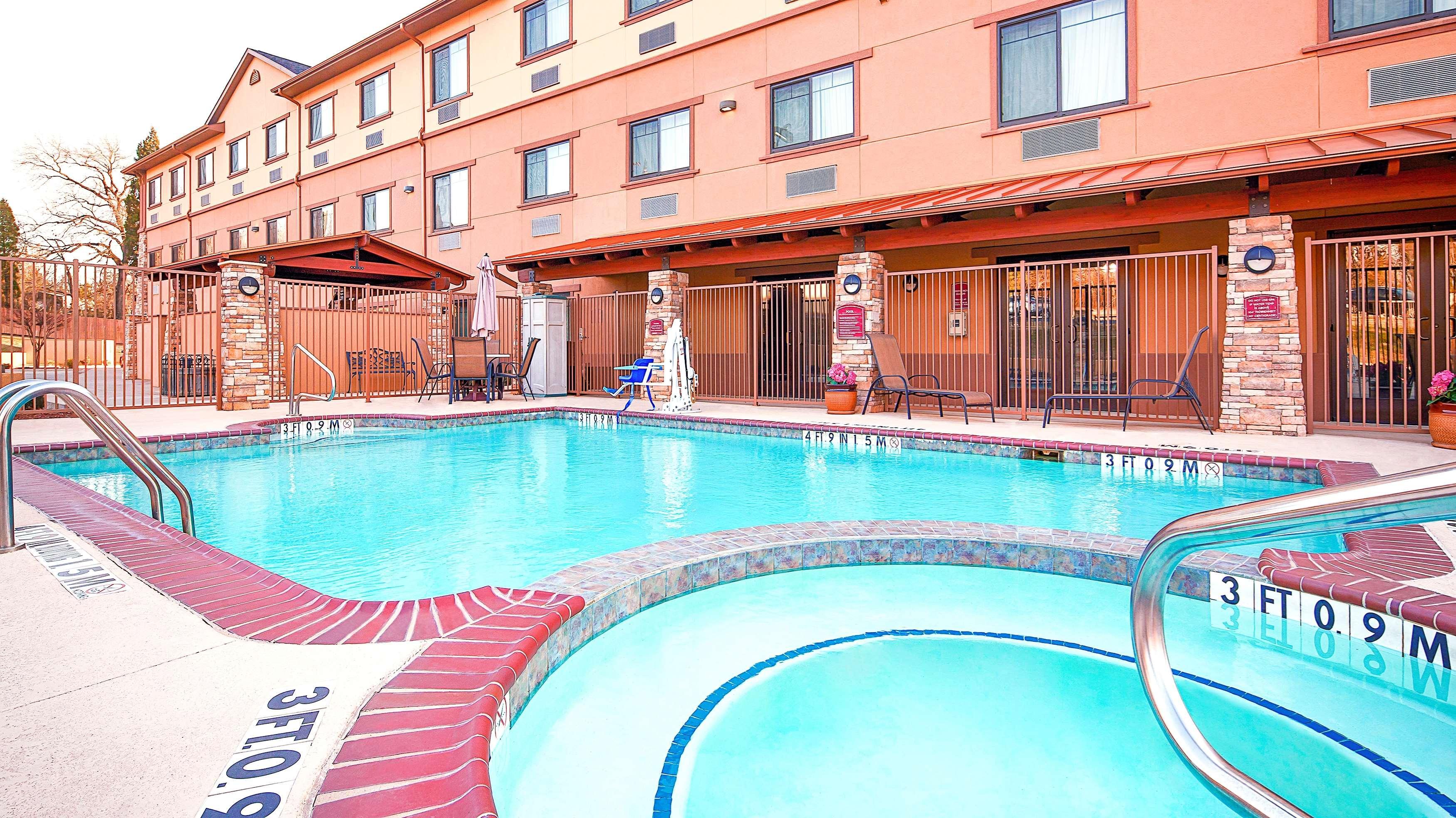 Best Western Plus Royal Mountain Inn & Suites Athens Exterior foto